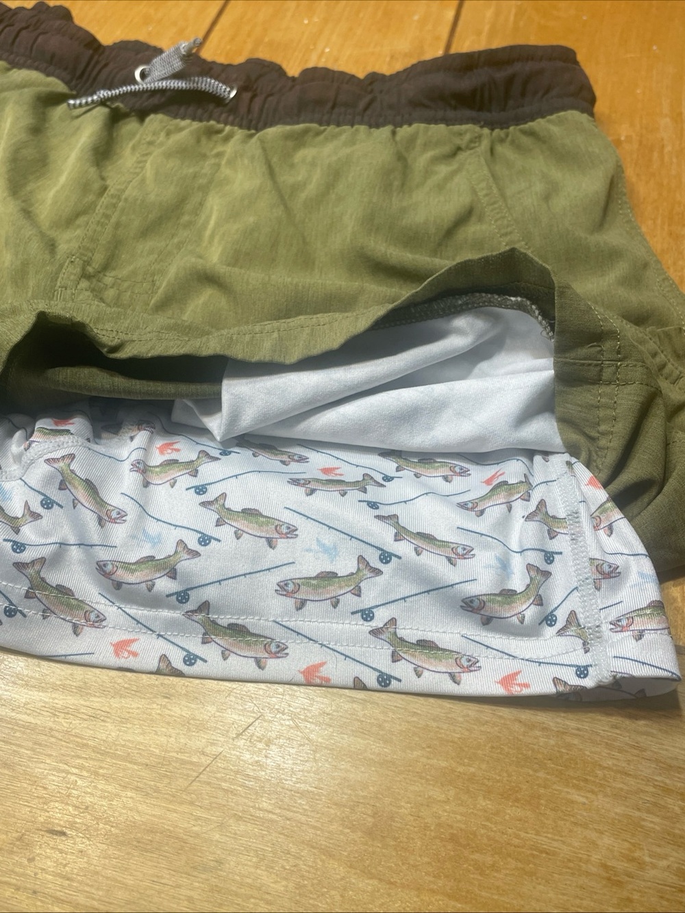 BURLEBO Olive Green Athletic Shorts with Fish-Print Liner Size Medium